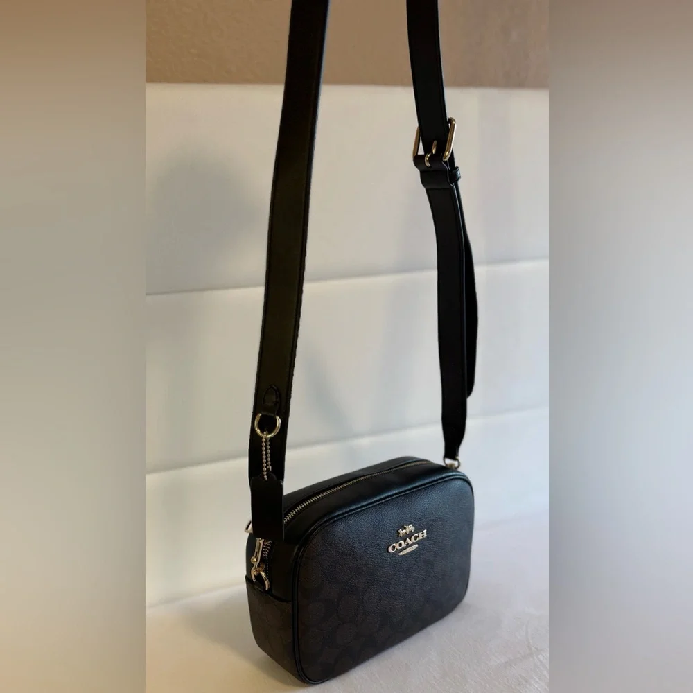 Coach Mini Jamie Camera Bag
Monogram Canvas Brown Black Leather
Crossbody - Picture 11 of 14